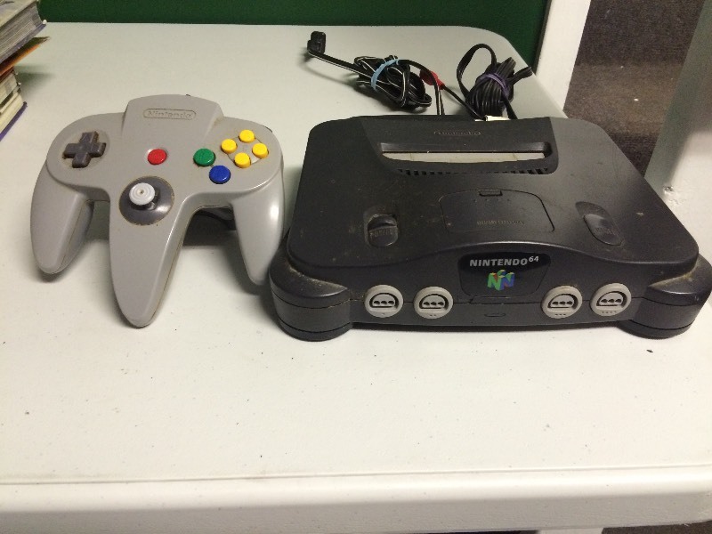 lot 4 image: NINTENDO 64  CONTROLLER