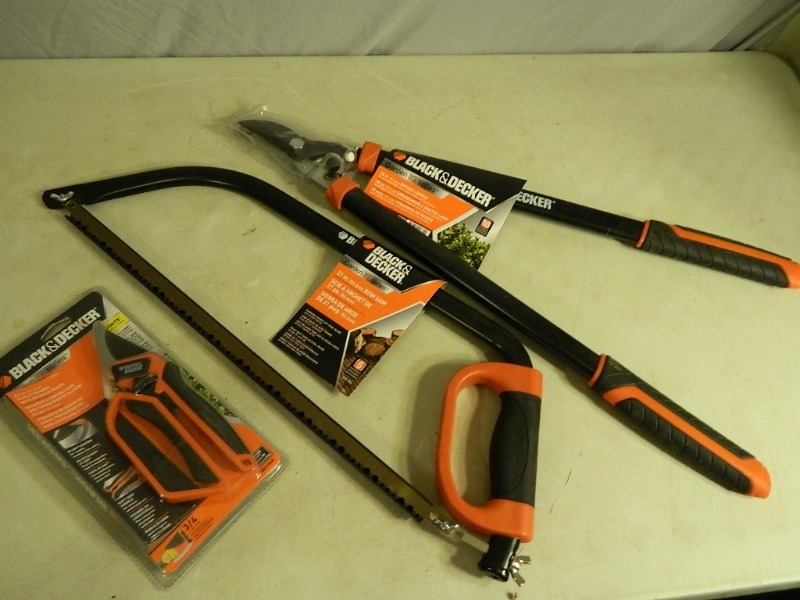 lot 33 image: New Lopper, Saw, and Pruner