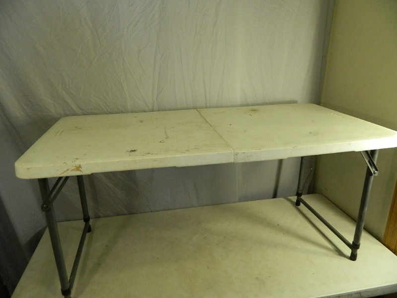 lot 47 image: Folding Table