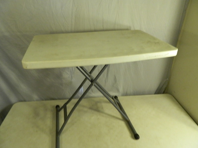 lot 73 image: Small Folding Table