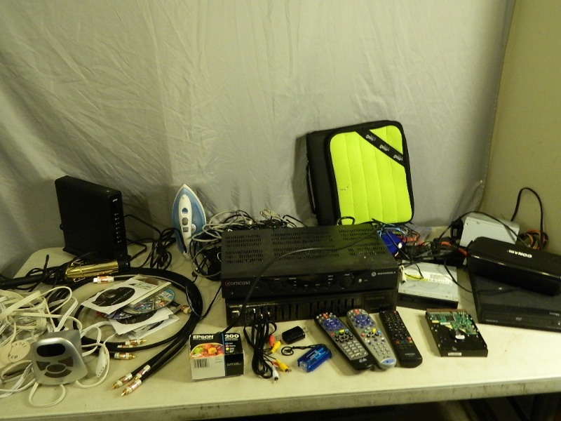 lot 89 image: Assorted Electronics