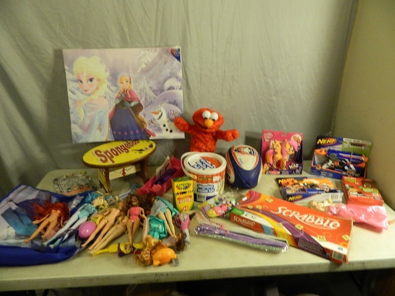 lot 118 image: Toys, Games, and Craft Items