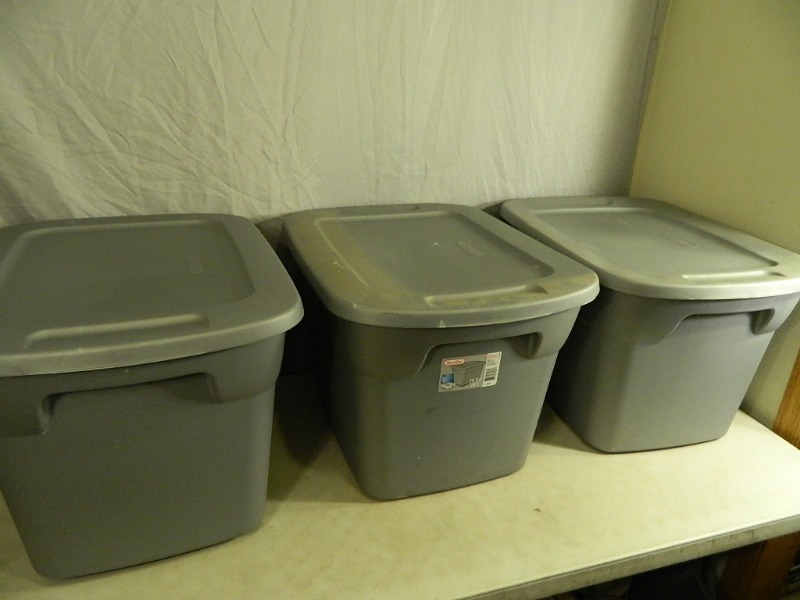 lot 122 image: 3 Totes with Lids