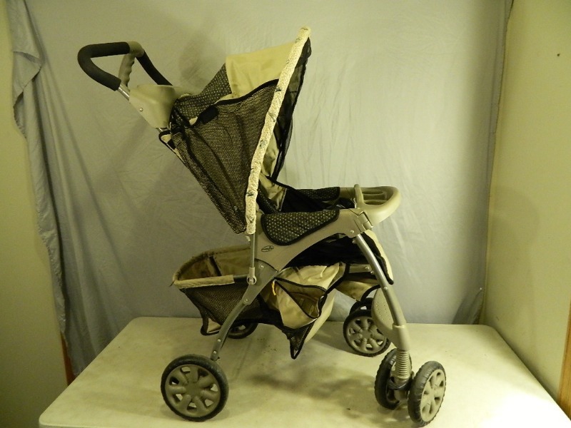 lot 132 image: Evenflo Stroller
