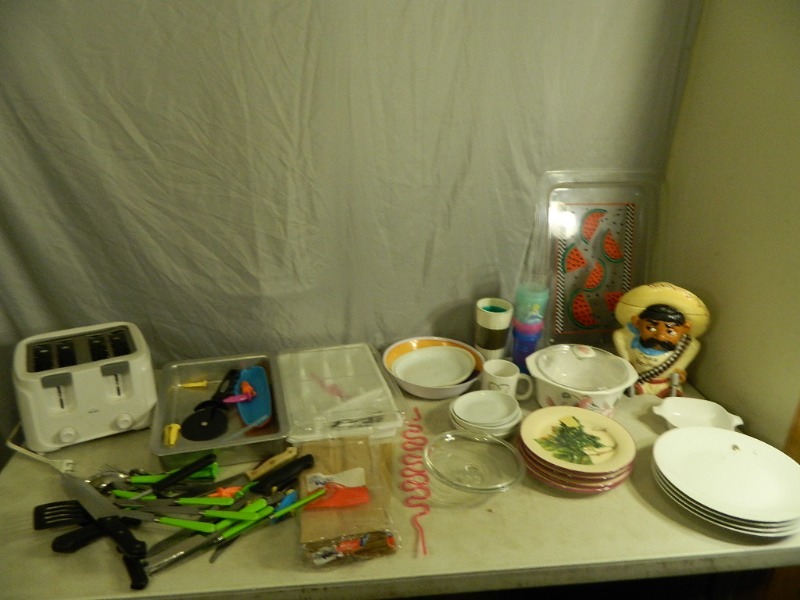 lot 133 image: Kitchen Items