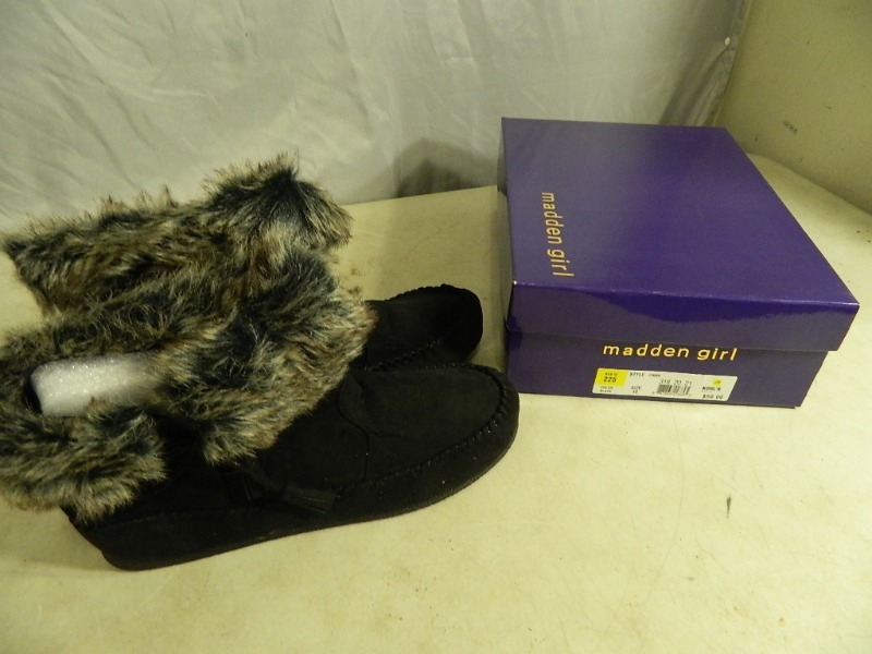 lot 136 image: New Madden Girl Womens Shoes