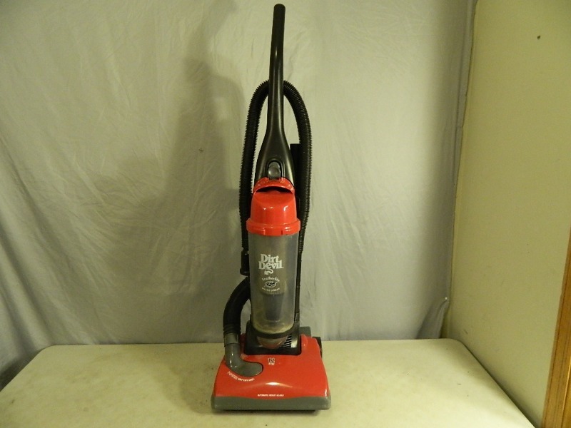 lot 142 image: Dirt Devil Vacuum