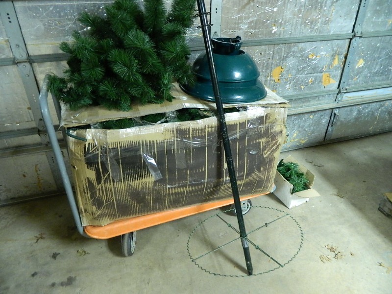 lot 145 image: Large Christmas Tree