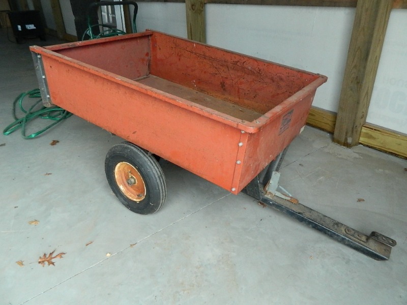 lot 3 image: AgriFab Lawn Dump Trailer