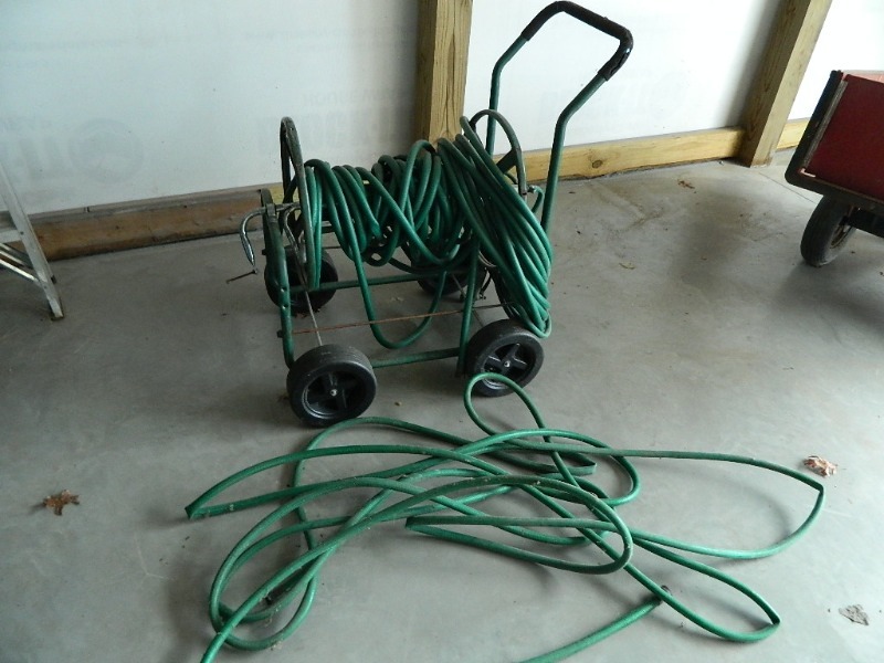 lot 6 image: Large Garden Hose Reel and Hose