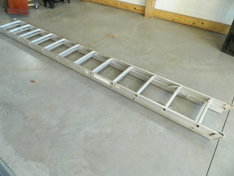 lot 51 image: 24 Foot Extension Ladder