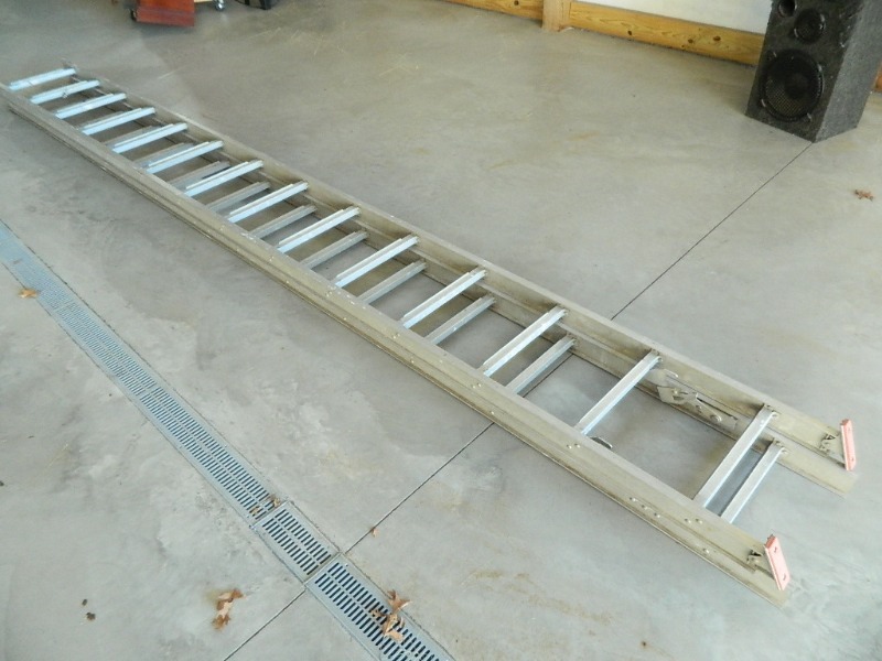 lot 52 image: 26 Foot Extension Ladder