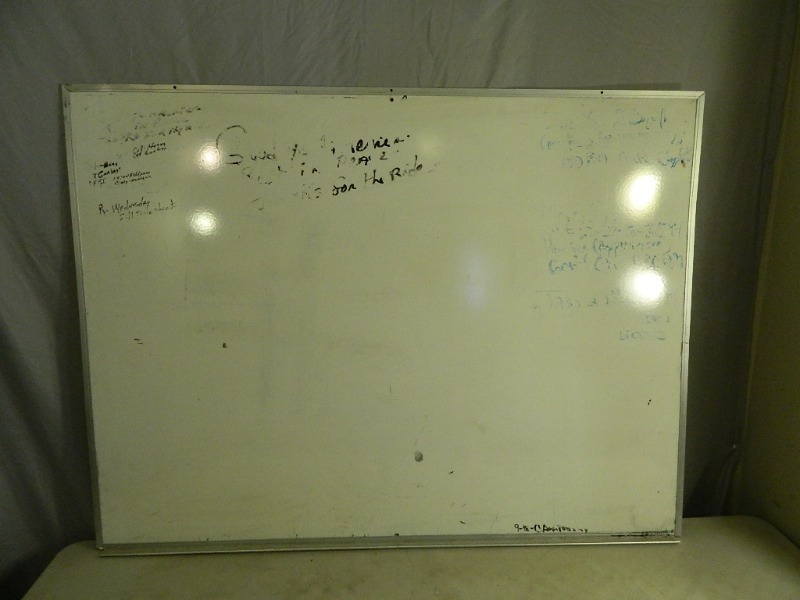 lot 150 image: Large Whiteboard