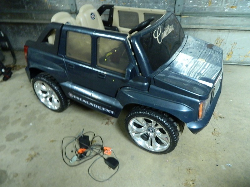 lot 12 image: Cadillac Escalade Power Wheel