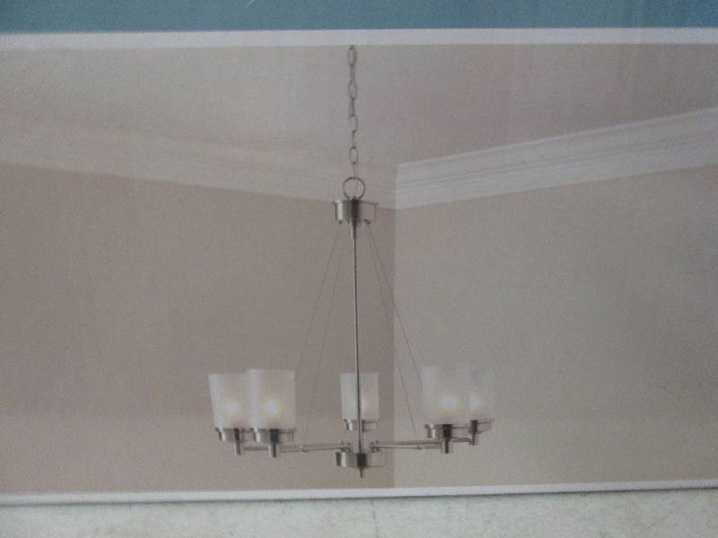 lot 25 image: Hampton Bay 5-light chandelier brus...