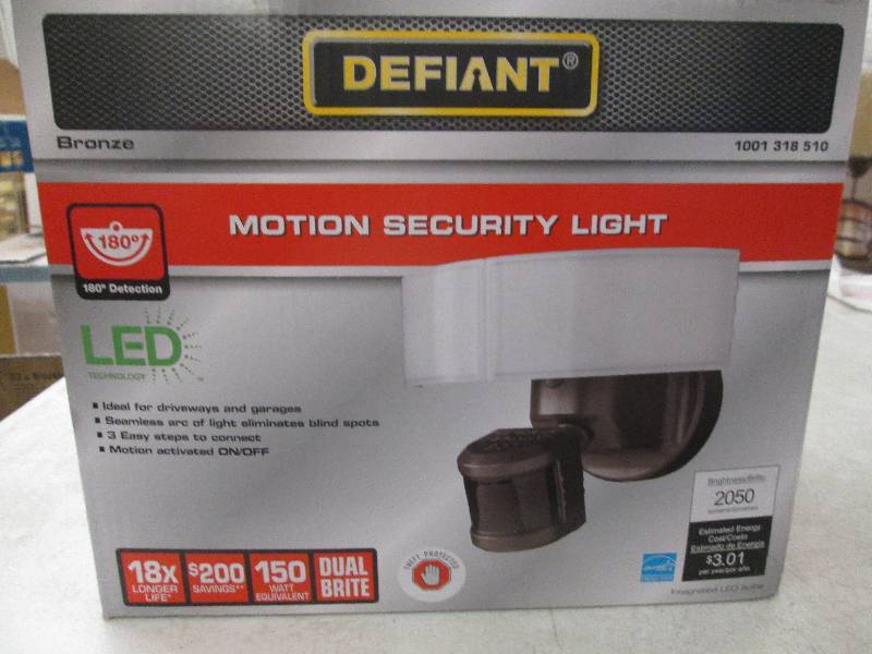 lot 27 image: Defiant LED motion security light o...