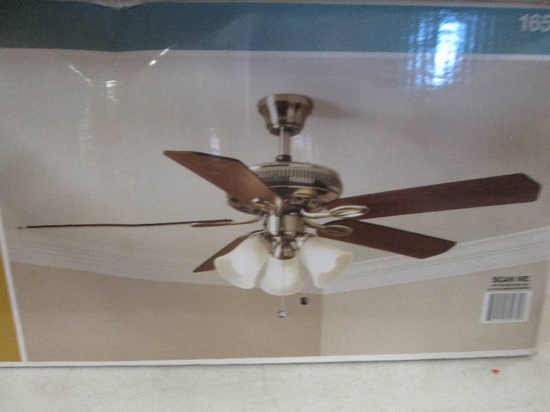 lot 33 image: Hampton Bay 52 large room ceiling ...