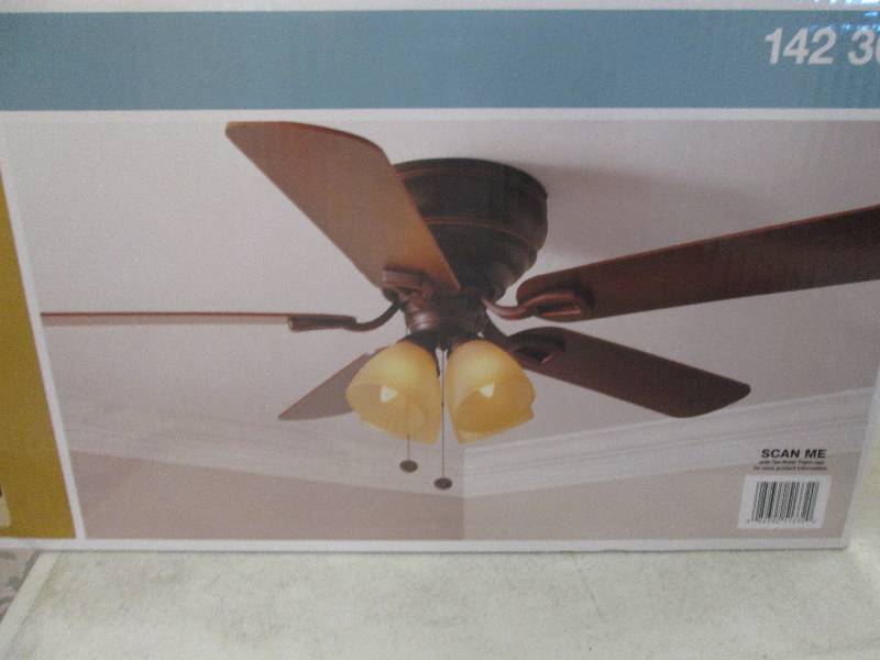 lot 121 image: Hampton Bay 52 inch large room ceil...
