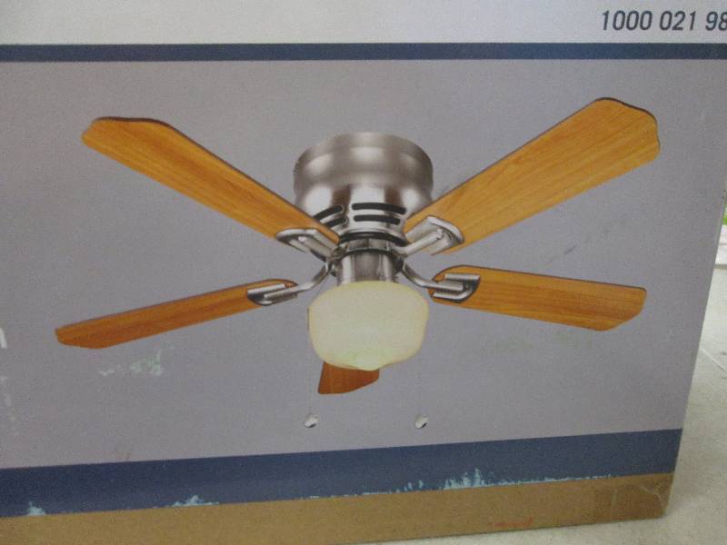 lot 136 image: 42 ich middleton ceiling fan open b...