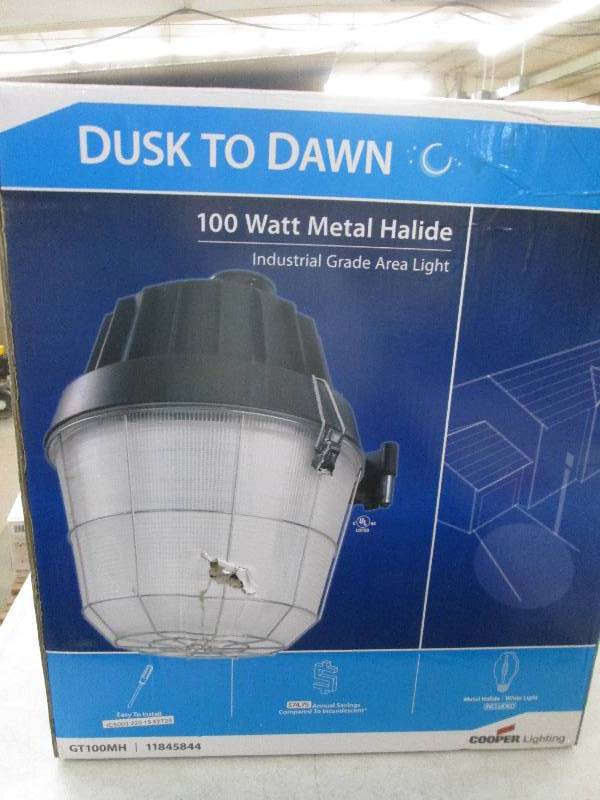 lot 227 image: dusk to dawn 100 watt metal halide ...