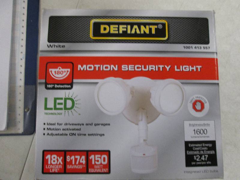 lot 249 image: DEfiant motion security light LED O...