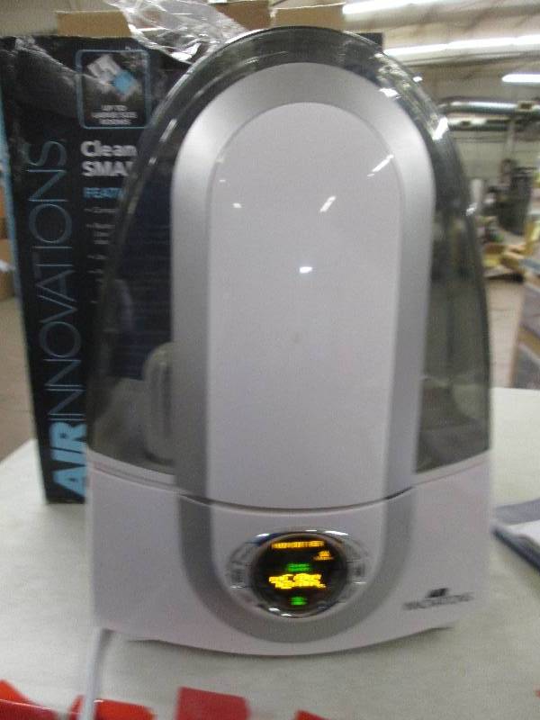 lot 251 image: Clean mist humidifier open box test...