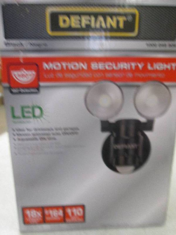 lot 252 image: Defiant LEDmotion security light op...