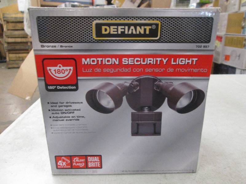 lot 258 image: Defiant motion security light open ...