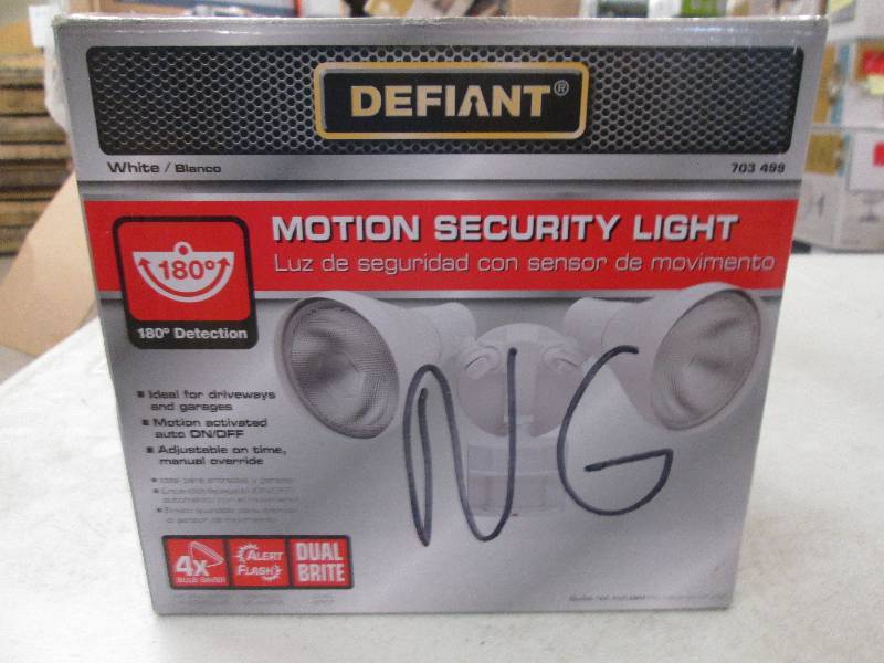 lot 260 image: Defiant motion security light open ...