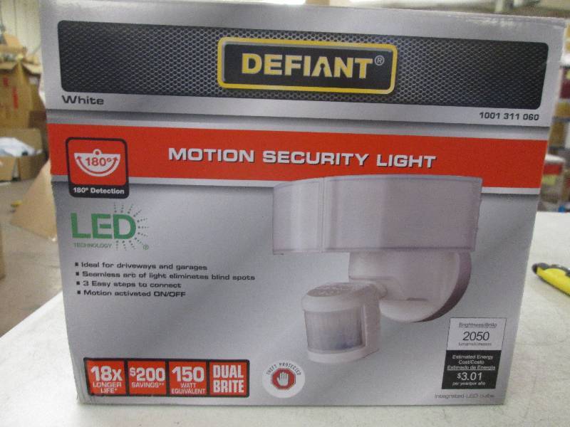 lot 284 image: Defiant motion security light LED o...