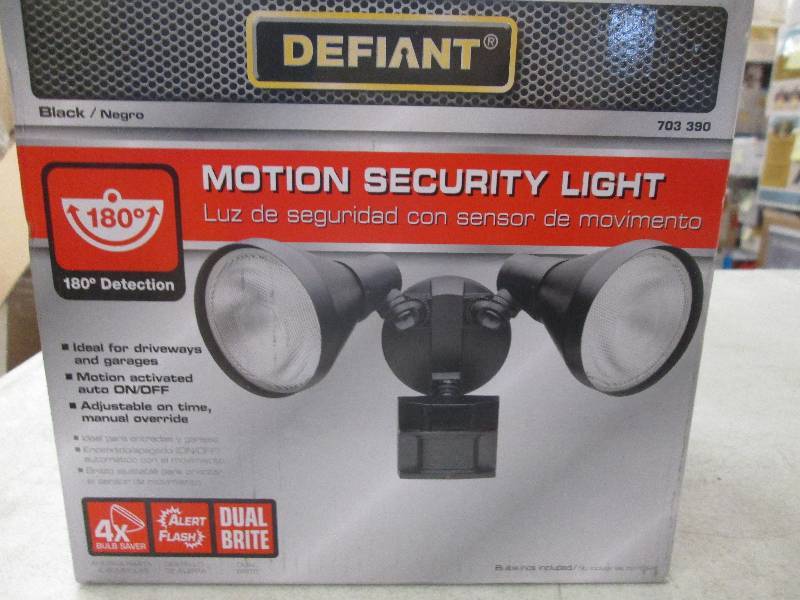 lot 286 image: Defiant motion security light open ...
