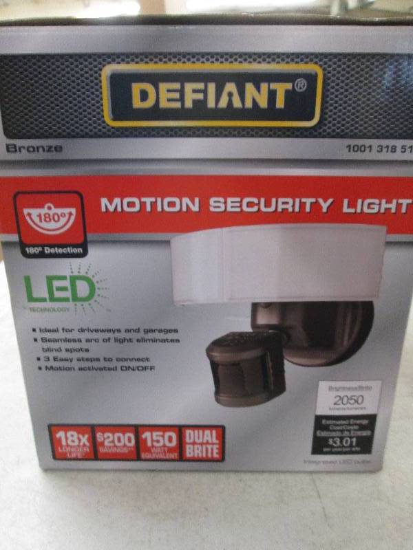lot 287 image: Defiant motion security light LED o...