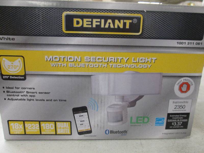 lot 289 image: Defiant motion security light LED o...