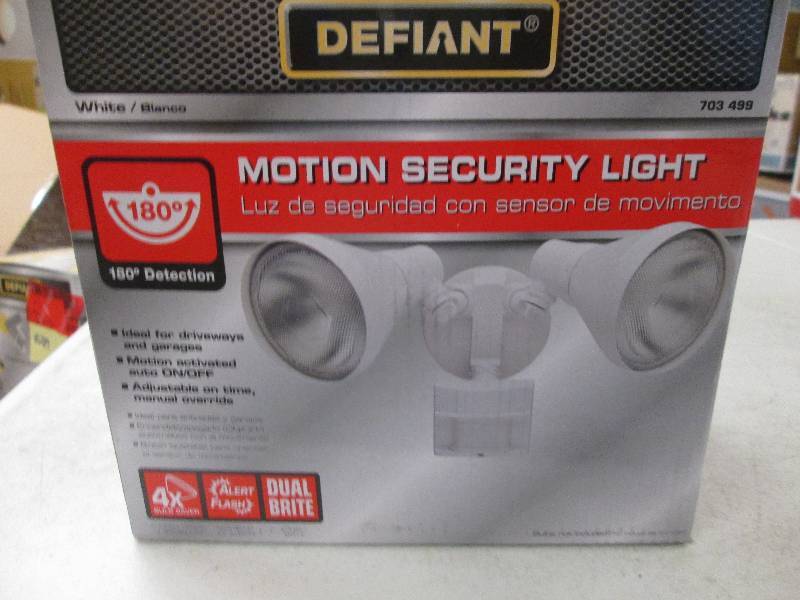 lot 290 image: Defiant motion security light open ...