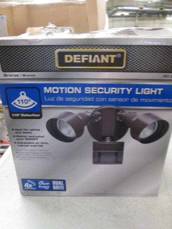 lot 294 image: Defiant motion security light open ...