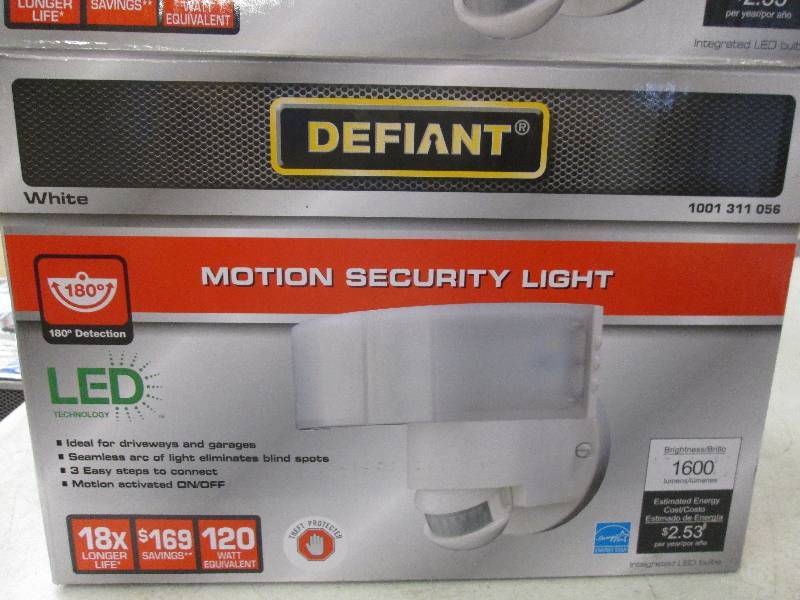 lot 295 image: Defiant motion security light LED o...