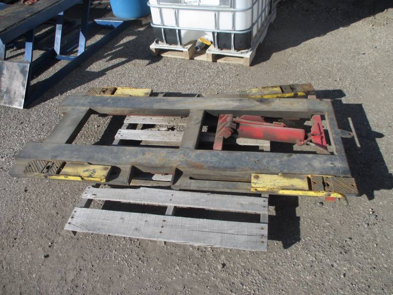 lot 10 image: Wheel Tronic Drive Over Portable Hoist