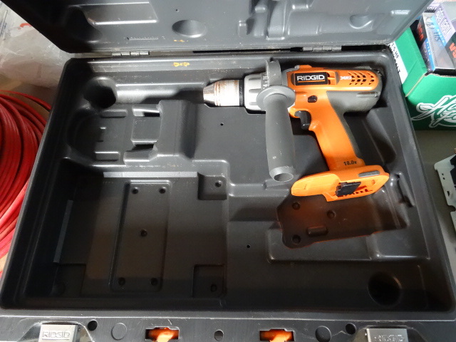 lot 100 image: Ridgid 15 Volt Drill R84D15