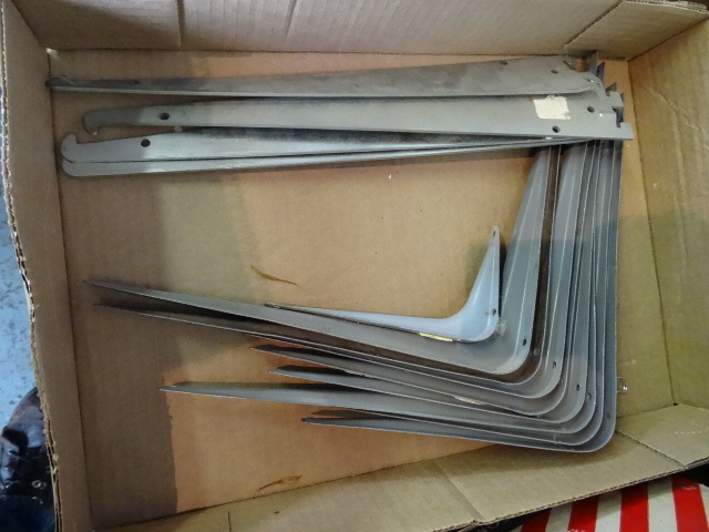 lot 108 image: Misc. Shelving Brackets
