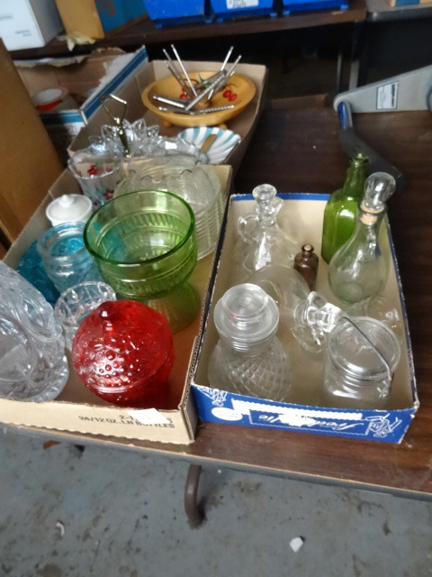 lot 134 image: Misc. Collectible Glassware