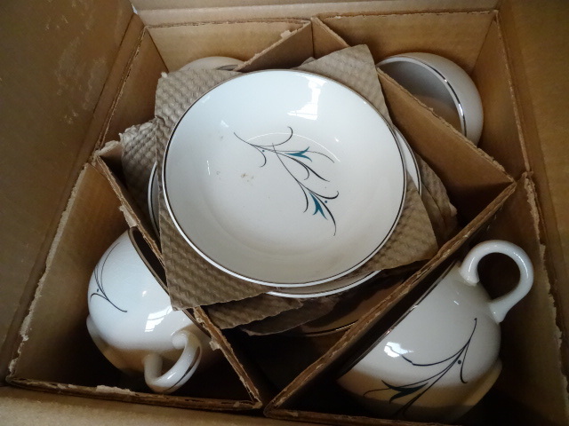 lot 135 image: 2 Sets of China 16 Piece Sets. Simplicity