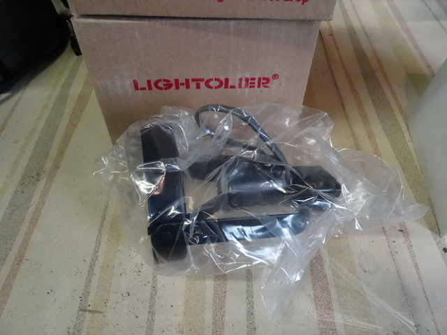 lot 142 image: Light Oiler Track Light 9023BK  Qty 2
