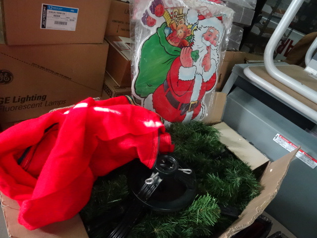 lot 165 image: 4.5 Ft. Christmas Tree. Indoor Outdoor