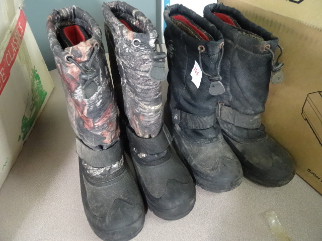 lot 166 image: 2 Pair Of Winter Boots. Size 5