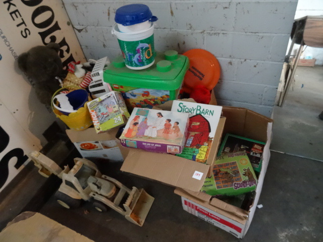 lot 189 image: Large Lot of Misc. Kids Toys, Games