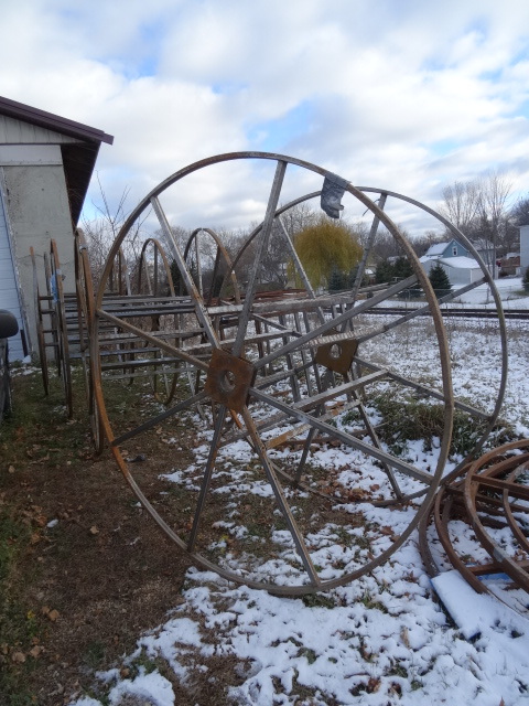 lot 194 image: 2 Metal Reels 84 X 48 Qty 2