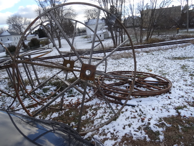 lot 197 image: Metal Reel 84 X 48