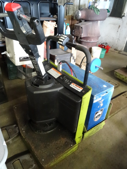 lot 2 image: Clark Ride on Pallet Jack  24 Volt