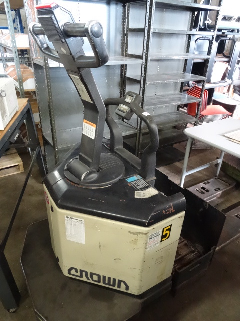 lot 9 image: Crown Ride on Pallet Jack  24 Volt