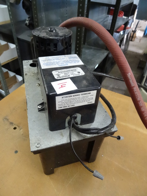 lot 14 image: Little Giant Condensation Pump